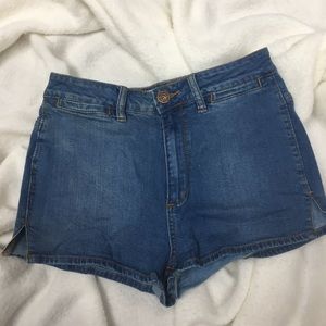 Bullhead Denim High Rise Hot Short Size 5